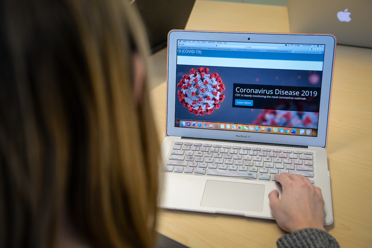 laptop displaying a webpage about the coronavirus